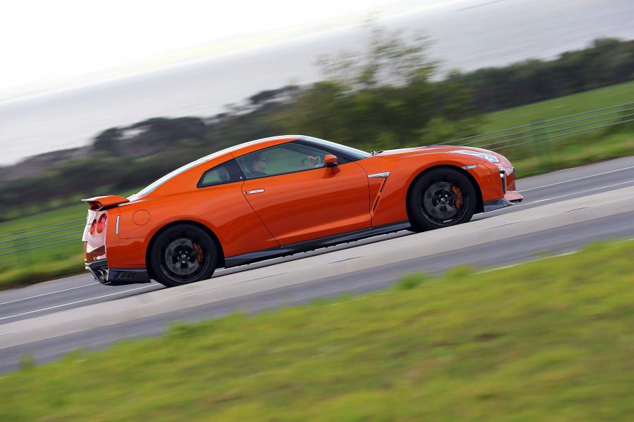  Nissan GT-R 2016 года  (AU) (фото 26 из 28)
